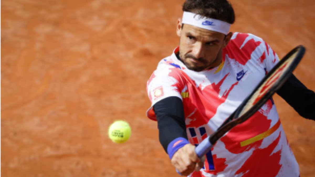 Grigor Dimitrov lanza el revés cortado. Fuente: Getty