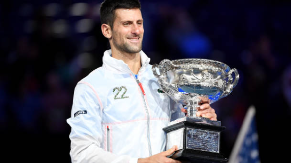 Djokovic besa el título en Dubai. Fuente: Getty