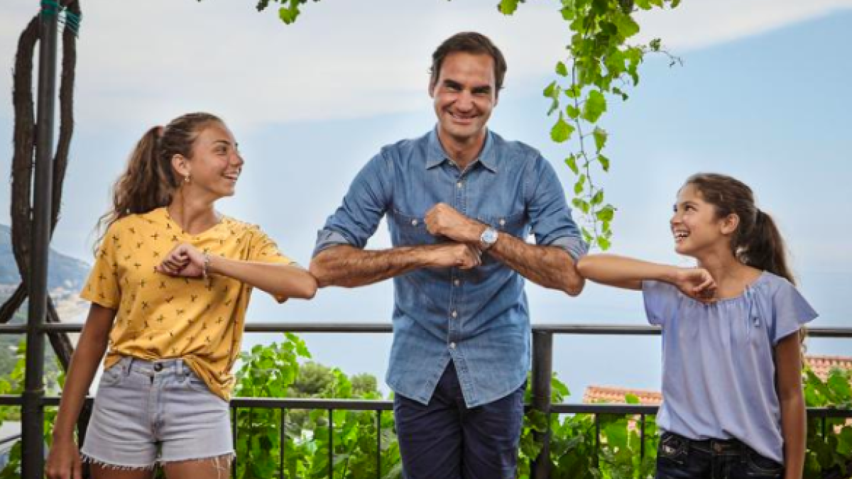 Roger Federer junto a Vittoria y Carola. Fuente: Corriere della Sera