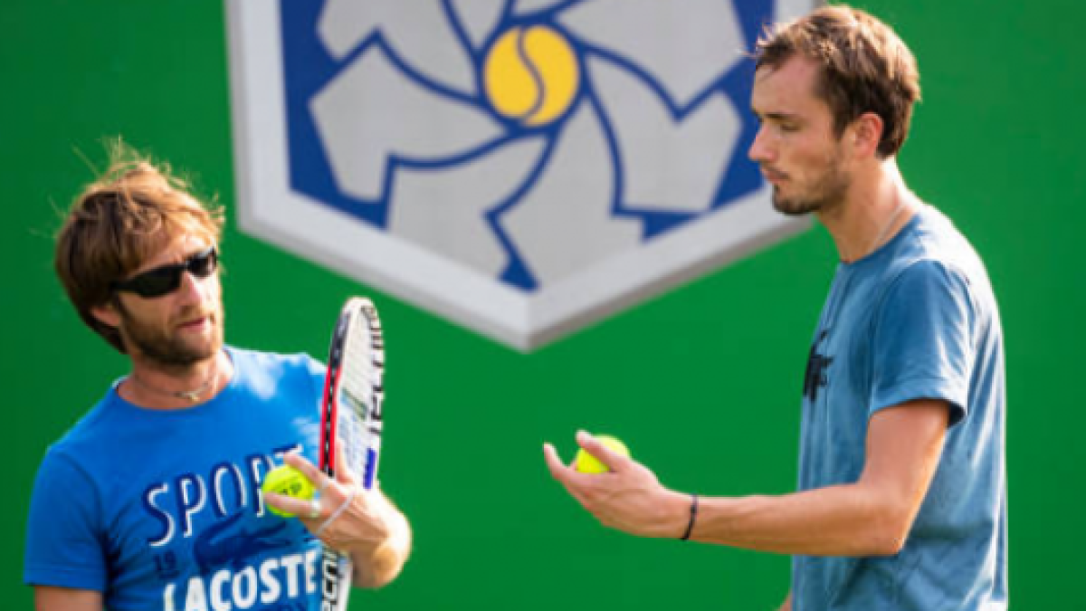 Gilles Cervara y Daniil Medvedev. Foto: Getty