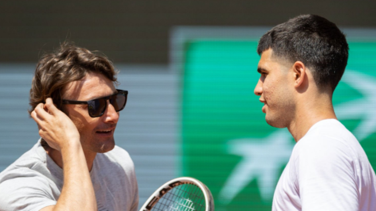 Juan Carlos Ferrero y Carlos Alcaraz en Roland Garros 2023. Foto: Getty