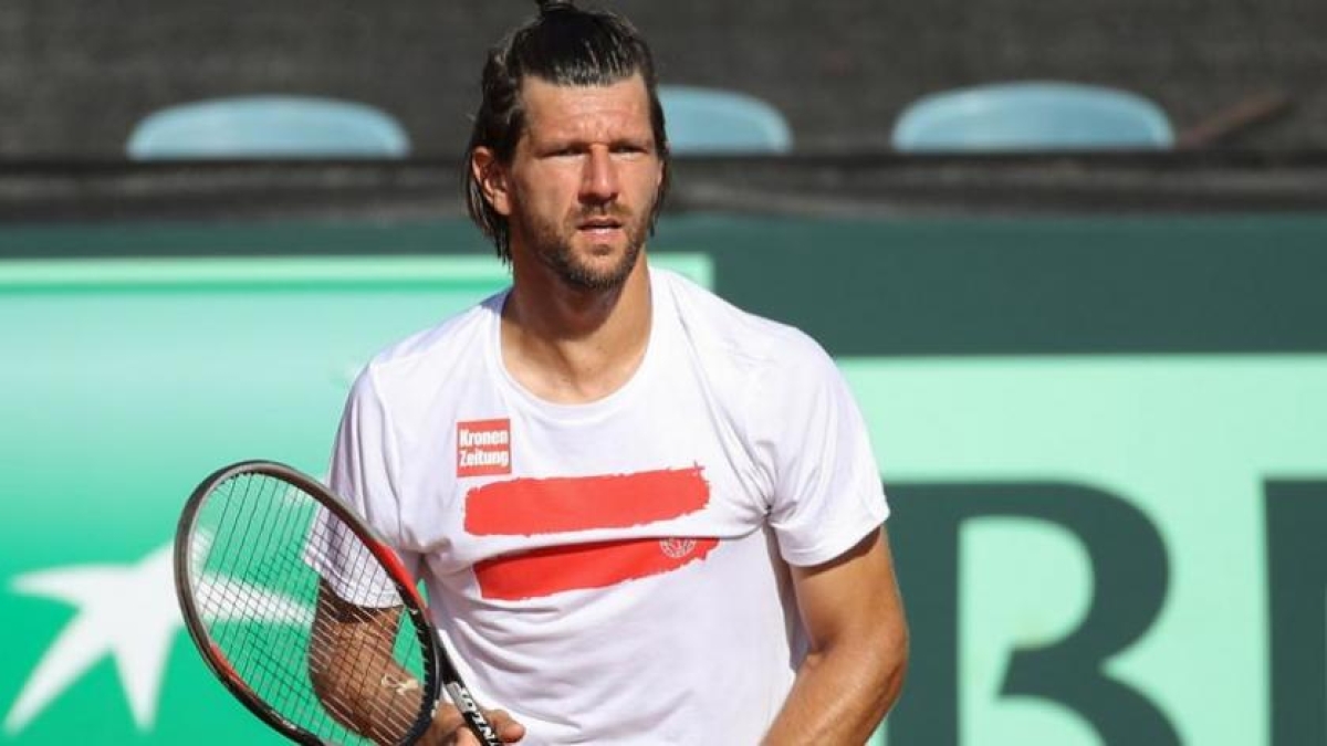 Jurgen Melzer carga contra Djokovic. Foto: gettyimages