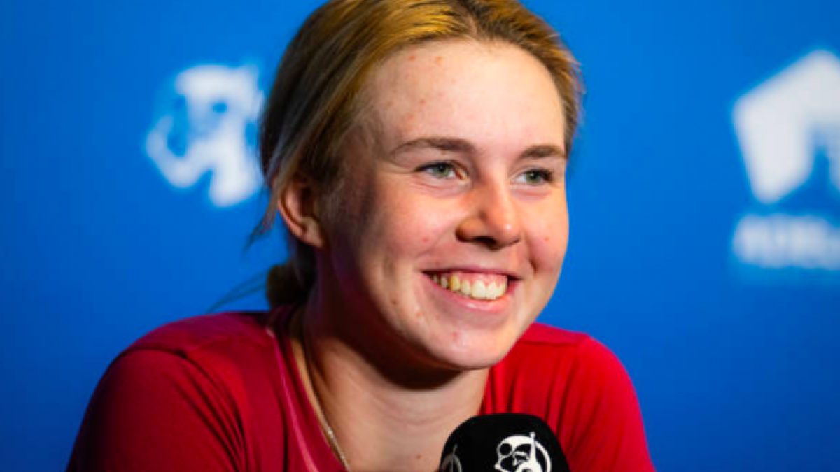 Linda Noskova en rueda de prensa. Foto: Getty