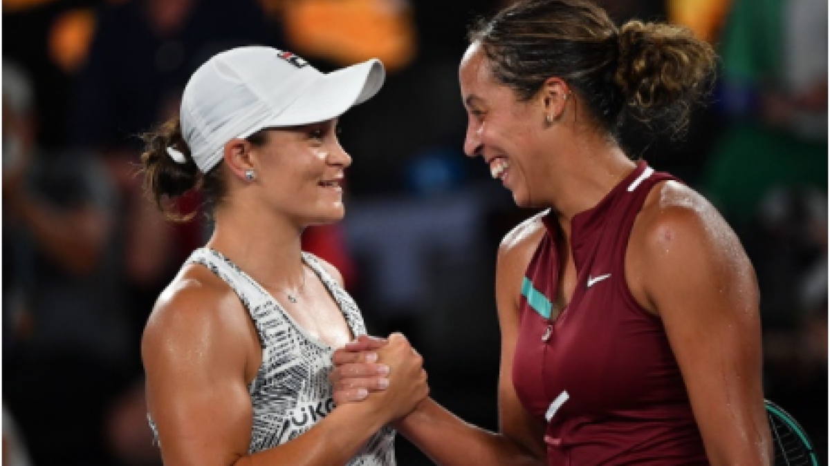 Madison Keys alaba a Ashleigh Barty en Open de Australia 2022. Foto: gettyimages