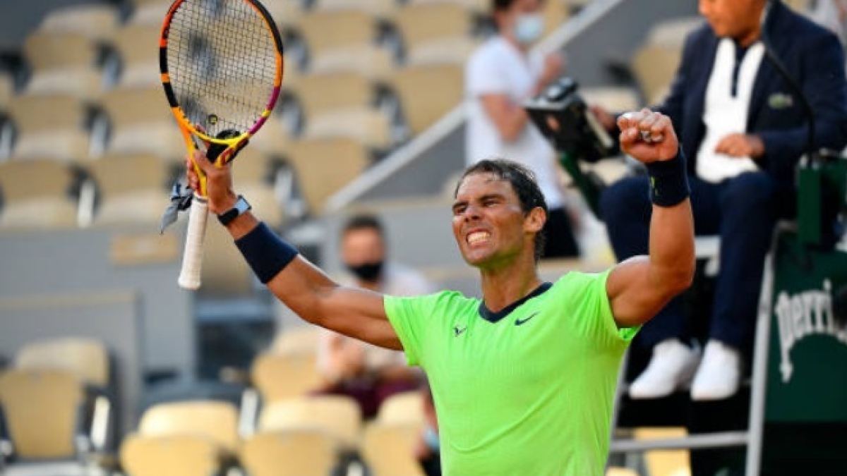 Brazos al cielo de París de Rafa Nadal tras batir de nuevo a Jannik Sinner. Foto: Getty