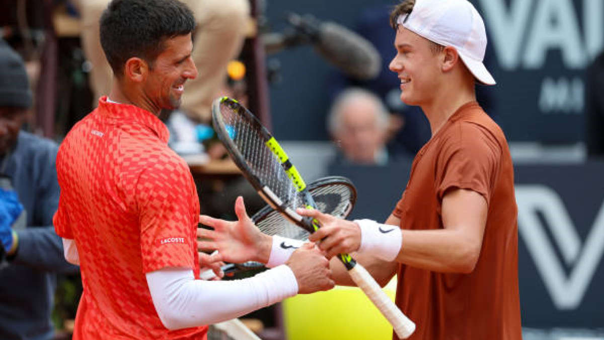 Holger Rune y Novak Djokovic en el ATP Masters 1000 de Roma 2023. Foto: getty