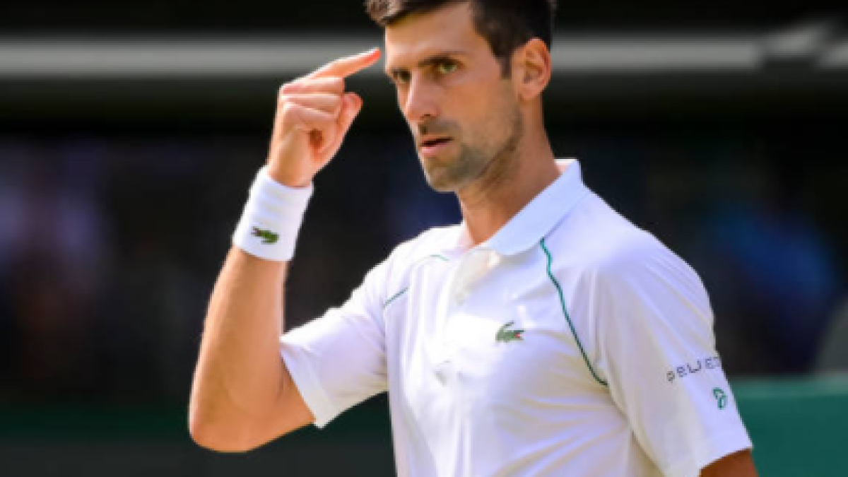 Novak Djokovic quiere seguir avanzando en Wimbledon. Foto: Getty