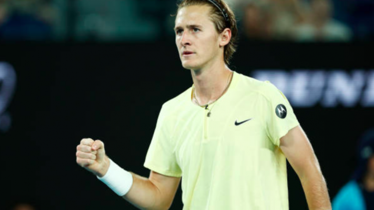 Sebastian Korda durante el partido ante Medvedev. Foto: Getty