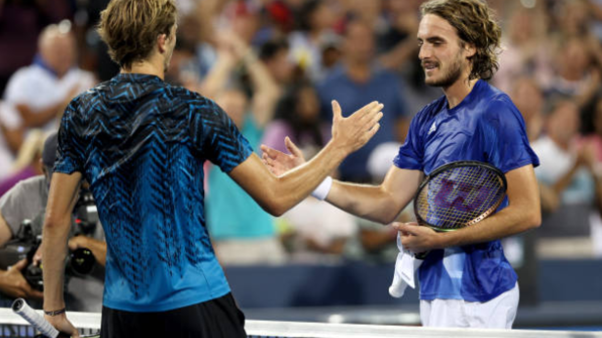 Tsitsipas y Zverev se saludan tras las semifinales de Cincinnati. Fuente: Getty