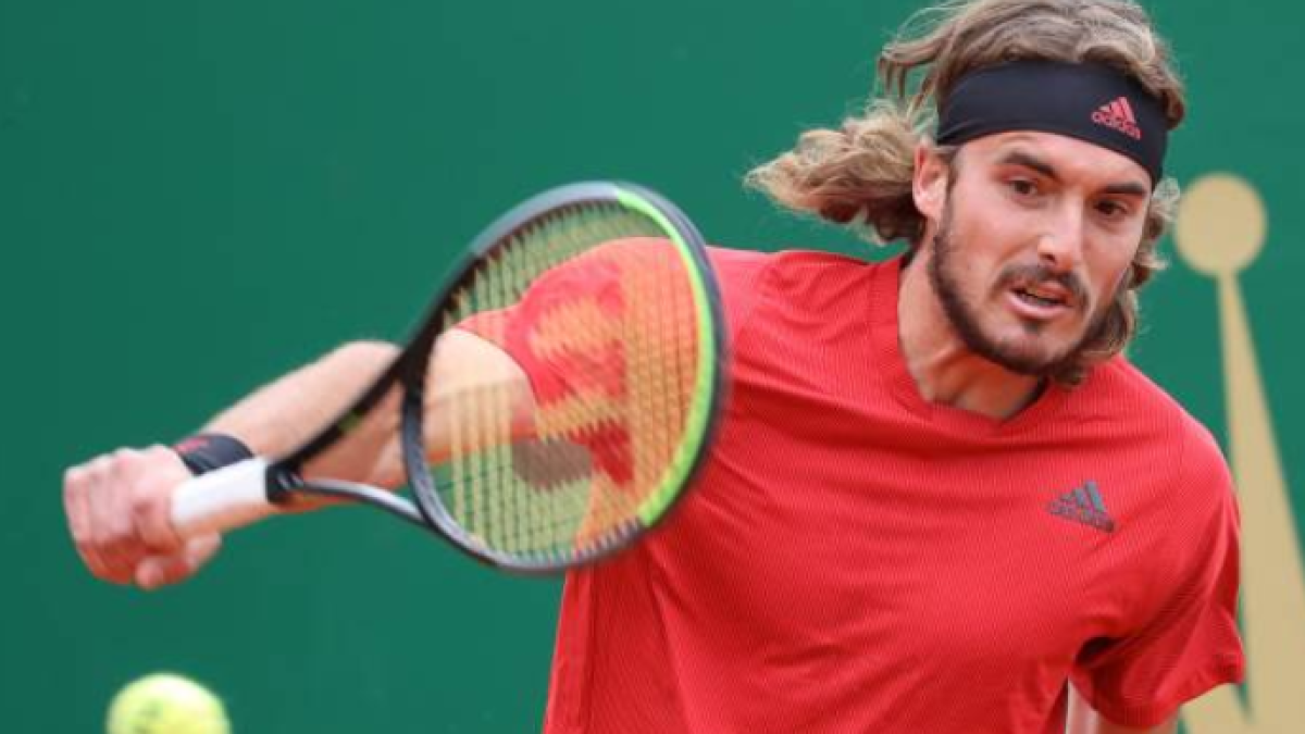 Tsitsipas arrolla a Evans