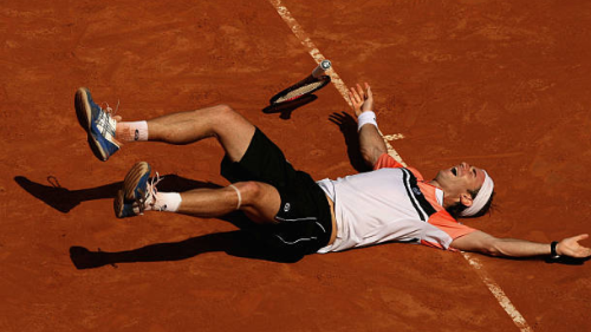 Filippo Volandri celebra su victoria ante Roger Federer en 2007. Fuente: Getty