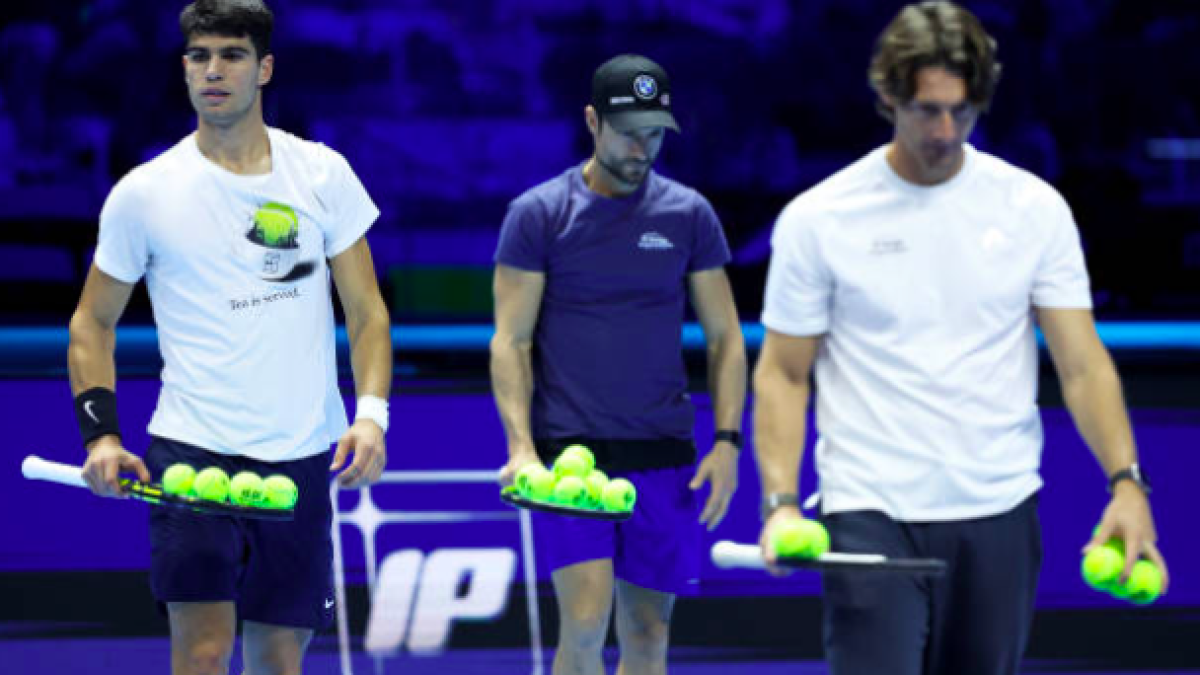 Carlos Alcaraz, Juanjo Moreno y Juan Carlos Ferrero en Turín. Fuente: Getty