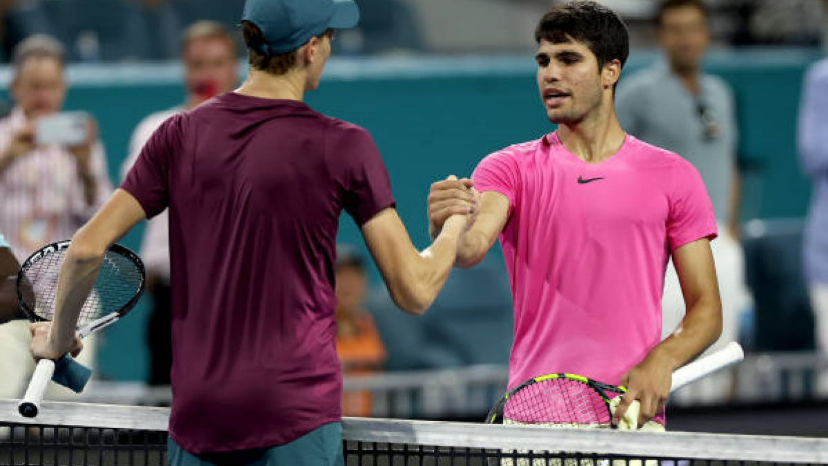 Jannik Sinner y Carlos Alcaraz en el Masters 1000 de Miami. Foto: getty