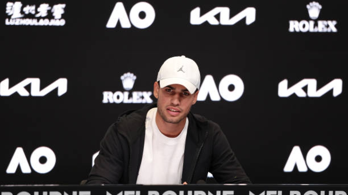 Carlos Alcaraz, en la sala de prensa del Open de Australia. Foto: Getty