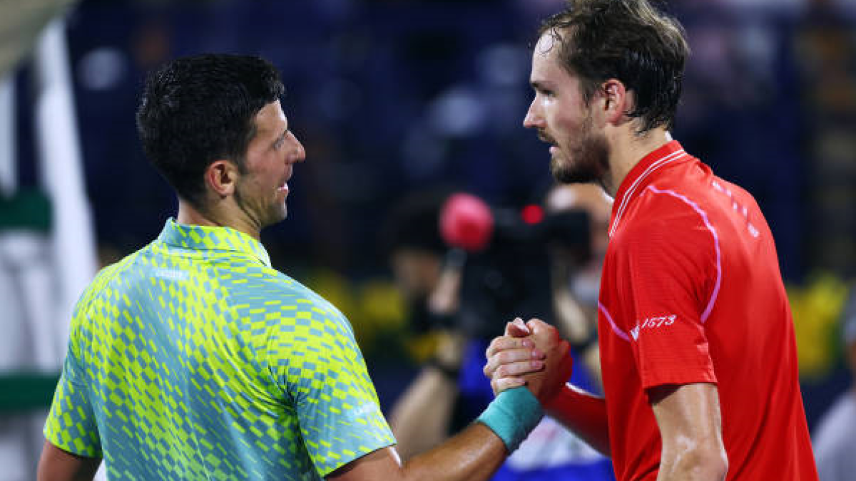 Novak Djokovic y Daniil Medvedev en Dubai 2023. Foto: getty