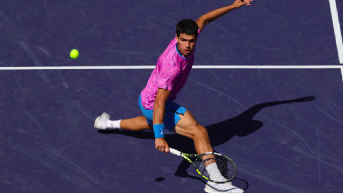 Carlos Alcaraz quiere jugar como Roger Federer. Fuente: Getty