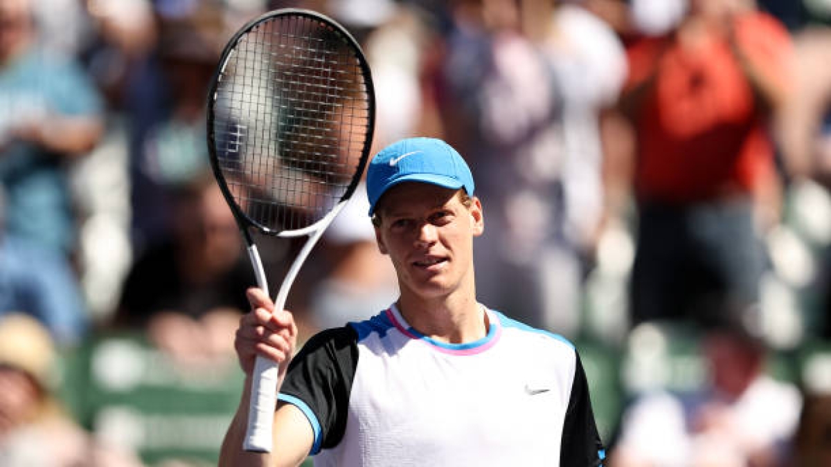 Jannik Sinner, entrenamiento con niño. Foto: gettyimages