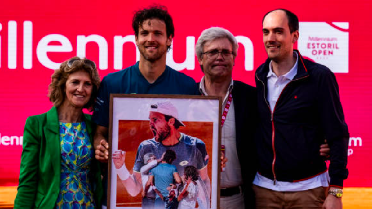 Joao Sousa, con su familia, en el ATP 250 de Estoril. Fuente: Getty