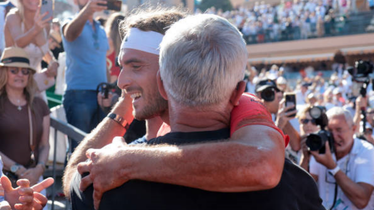 Stefanos Tsitsipas y Apostolos Tsitsipas en el Masters 1000 de Montecarlo 2024. Foto: getty