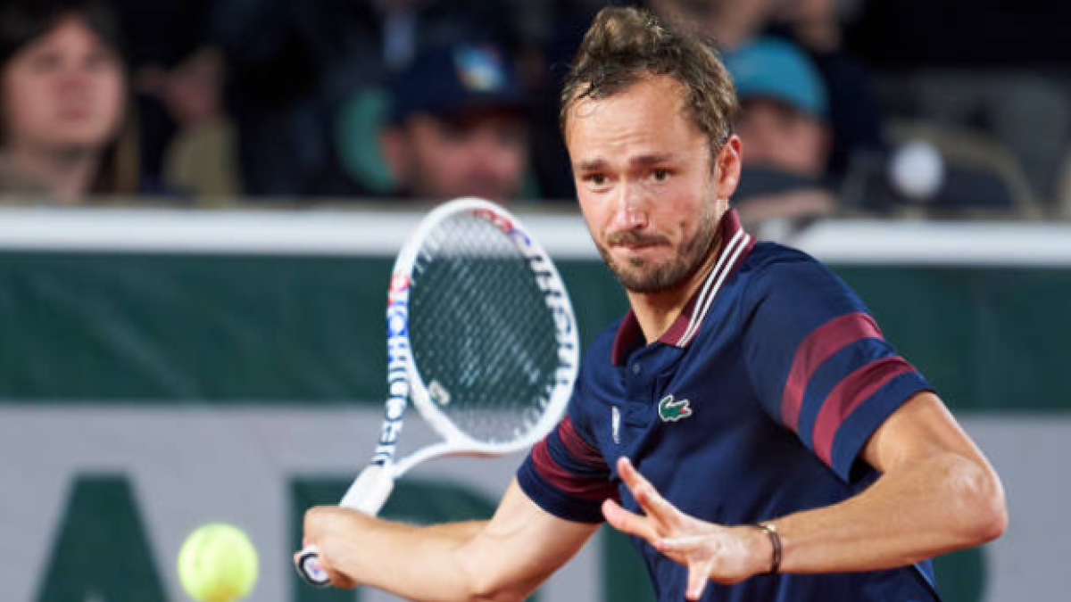 Medvedev se deja un set en su debut, pero rinde a un combativo Koepfer. Foto: Gettyimages