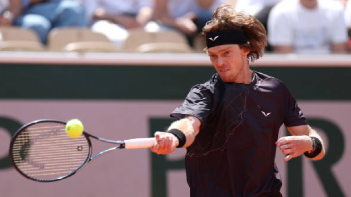 Rublev se emplea a fondo en su debut para rendir a Daniel. Foto: Gettyimages