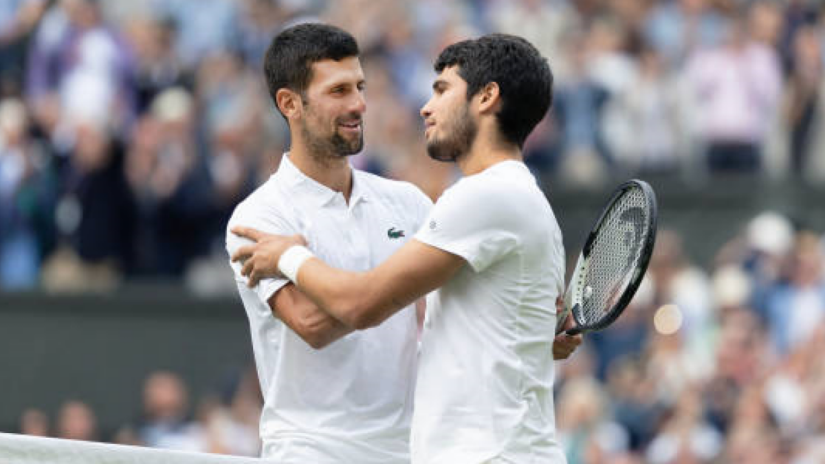 Carlos Alcaraz y Novak Djokovic en Wimbledon 2023. Foto: getty