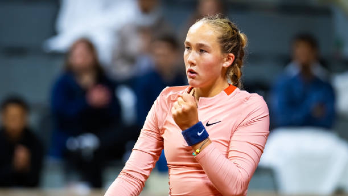Mirra Andreeva gana a Azarenka en Roland Garros 2024. Foto: gettyimages