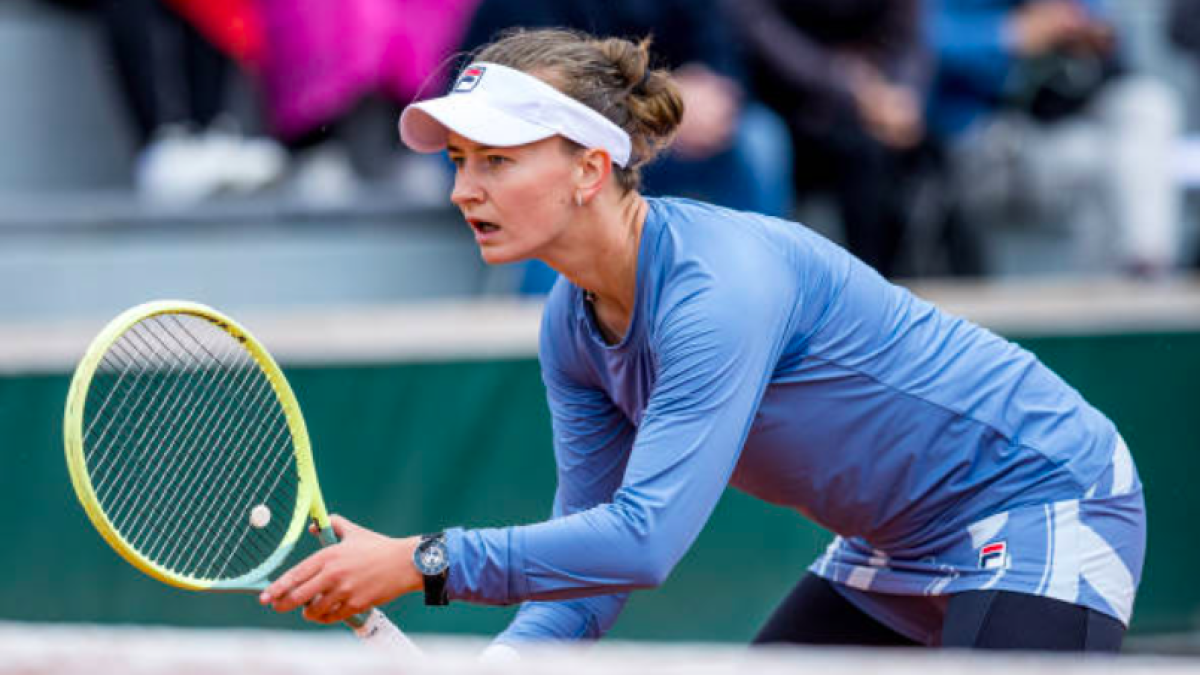 Barbora Krejcikova durante la gira de tierra. Fuente: Getty