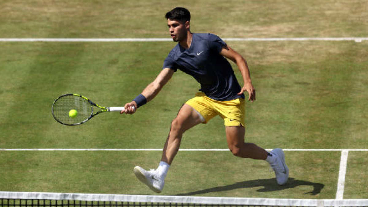 Carlos Alcaraz en ATP Queen's 2024. Foto: getty