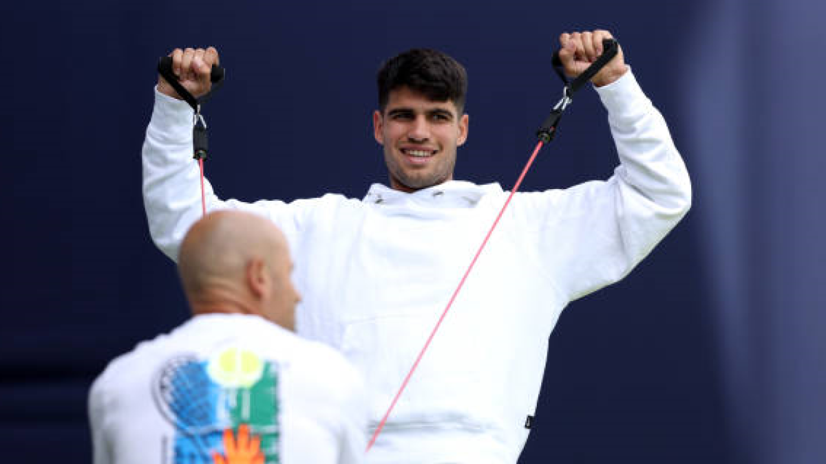 Carlos Alcaraz en el ATP de Queen's 2024. Foto: getty