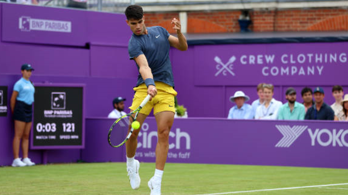 Carlos Alcaraz en el ATP de Queen's 2024. Foto: getty