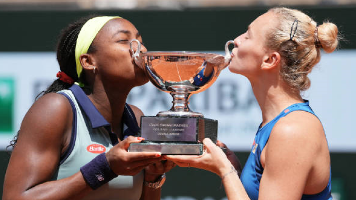 Coco Gauff y Katerina Siniakova en Roland Garros 2024. Foto: getty