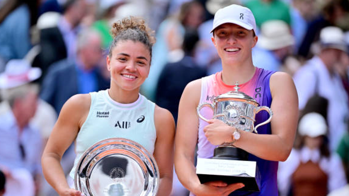 Jasmine Paolini e Iga Swiatek en Roland Garros 2024. Foto: getty