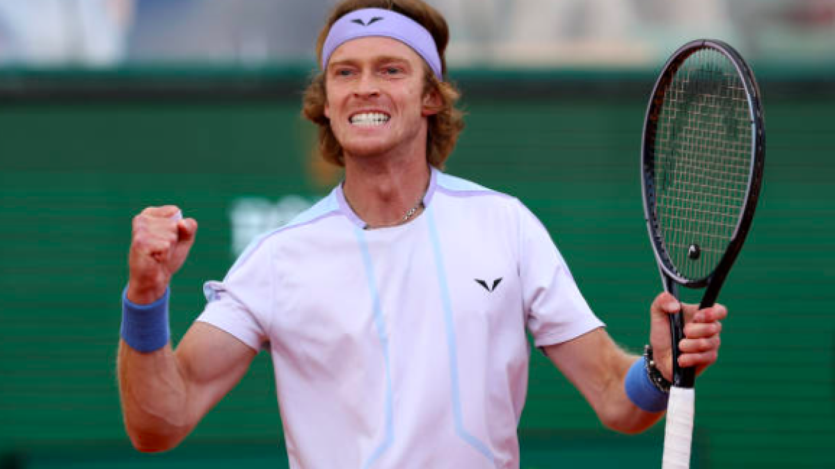 Andrey Rublev celebra su victoria en el ATP de Umag 2024.