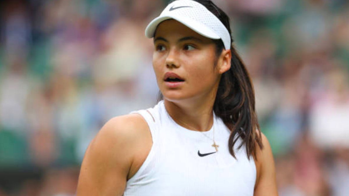 Emma Raducanu se baja del dobles mixtos de Wimbledon y retira a Andy Murray