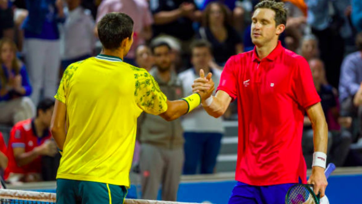 Nicolás Jarry, eliminado en París 2024 ante Popyrin. 