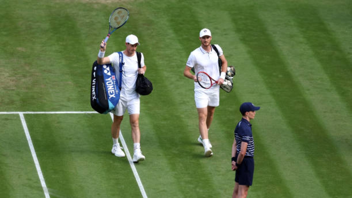 Andy Murray y su hermano Jamie en Wimbledon 2024. Foto: Getty