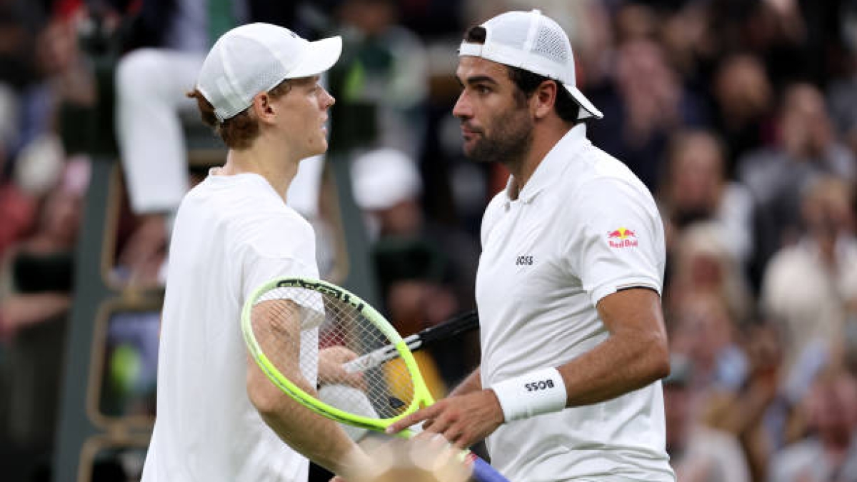 Jannik Sinner y Matteo Berrettini en Wimbledon 2024. Foto: Getty
