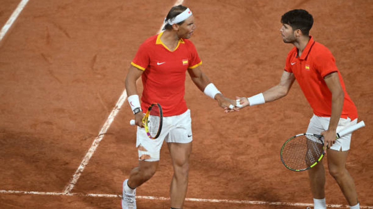 Rafa Nadal y Carlos Alcaraz superan su primera prueba como pareja en los Juegos Olímpicos de París 2024. Foto: Getty