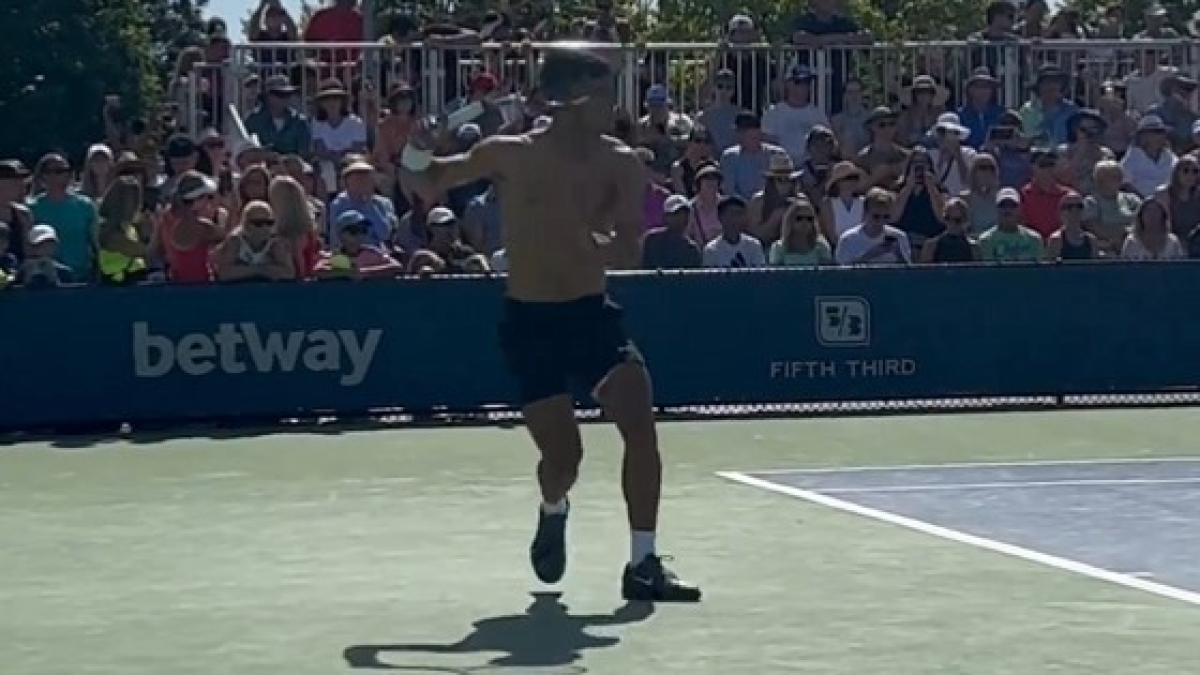 Alcaraz ya entrena en Cincinnati con un vendaje en ambos muslos