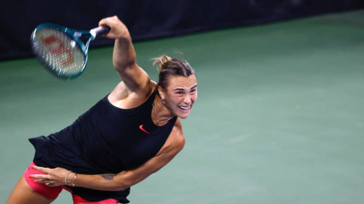 Aryna Sabalenka, beautiful image with a fan. Photo: gettyimages.
