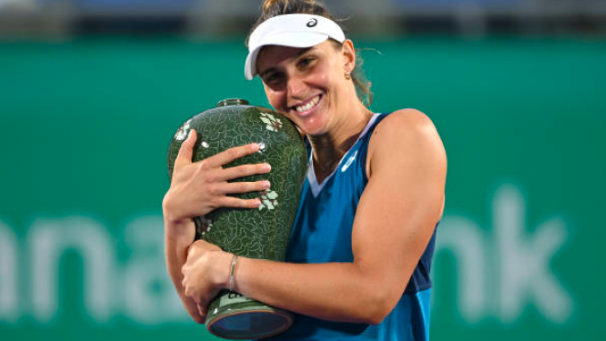 Bea Haddad Maia with the title in Seoul. Source: Getty