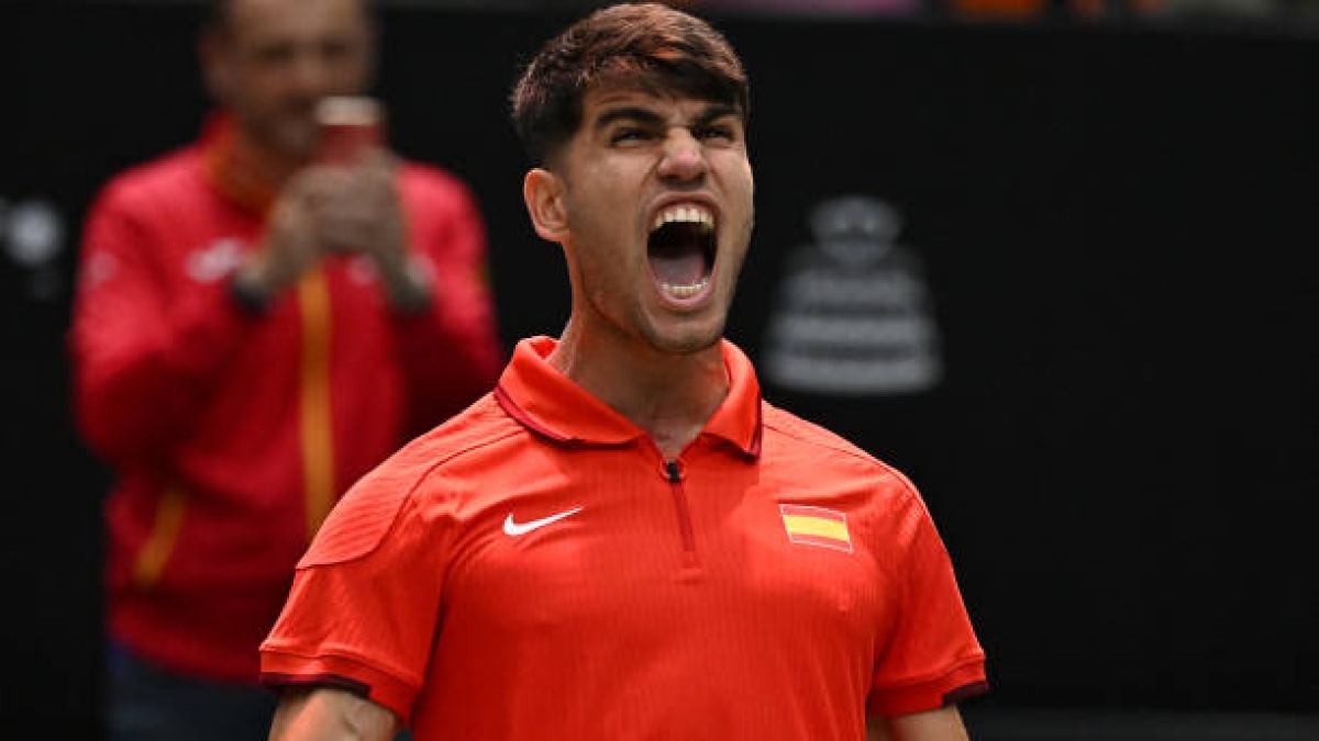 Carlos Alcaraz celebra el pase del equipo español. Fuente: Getty