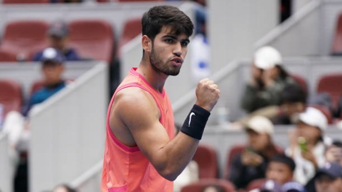 Carlos Alcaraz vence a Karen Khachanov en el ATP Pekín 2024. Foto: Getty