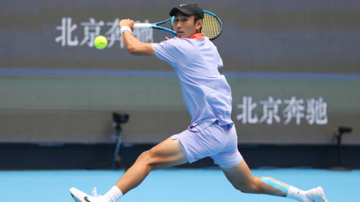 Juncheng Shang cae en Pekín 2024. Foto: gettyimages