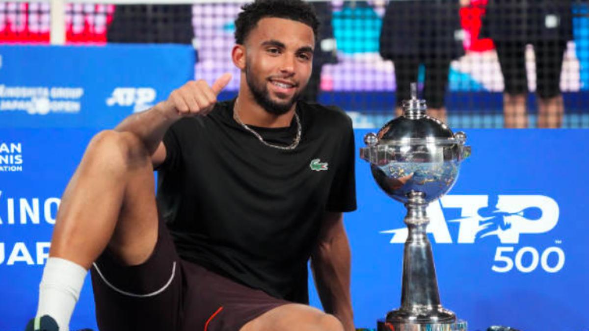 Arthur Fils, con su título en el ATP 500 de Tokio. Fuente: Getty