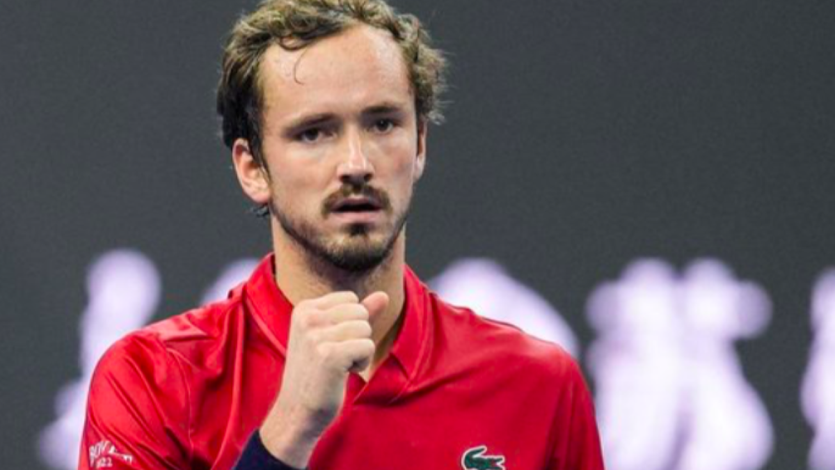 Daniil Medvedev supera a Tsitsipas en Shanghái. Fuente: Getty