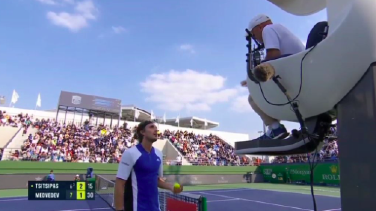 Stefanos Tsitsipas y su acalorada conversación con Fergus Murphy.