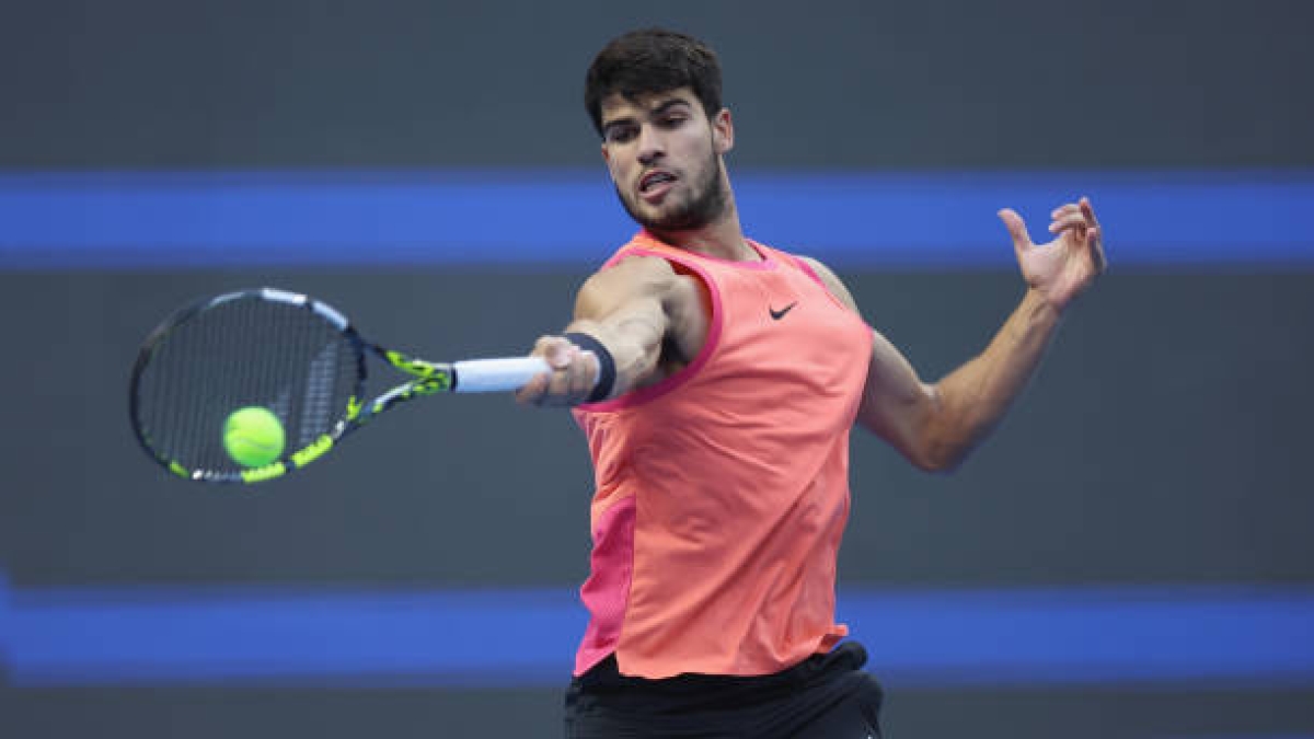 Carlos Alcaraz defeats Sinner in Beijing. Photo: gettyimages