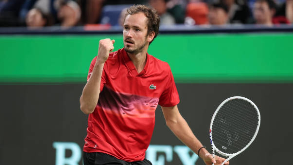Daniil Medvedev beats Arnaldi in Shanghai 2024. Photo: gettyimages